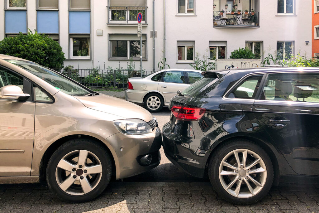 Biler tæt parkeret